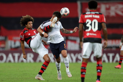 Willian Arao fue expulsado del partido al minuto 15 por agredir a un rival