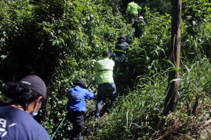 Diligencia. En Bellavista, en el norte de Quito, se buscaron rastros de Juliana Campoverde.