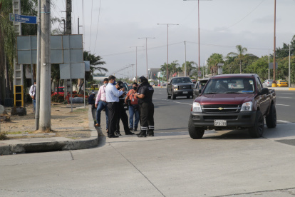 VIA A SAMBORONDON ENTRADA A LA ISLA MOCOLI ENTREVISTA CON EL JEFE DE LA OIAT EN TEMA DE LOS CICLISTAS ATROPELLADOS EN LA NOCHE DE AYER 

PERIODISTA : MARCELO GUTIERREZ 

FECHA : 18/08/2020 

Agencia (ag-extra)