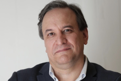 Simón Cueva tiene un PhD en Economía de La Sorbona (Francia) y asumirá el cargo el 24 de mayo.