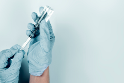 Los expertos piden acelerar la democratización de las vacunas.