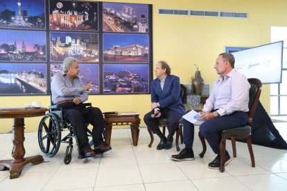 Actividad. El primer mandatario ofreció una entrevista el viernes a medios radiales.