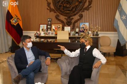 Encuentro. La alcaldesa recibió a López en su despacho.