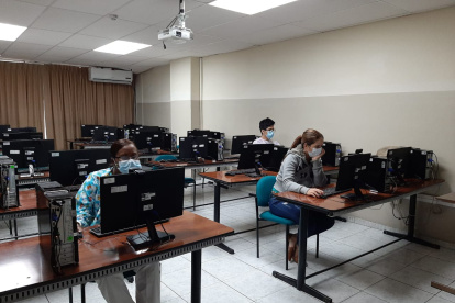 El examen de habilitación profesional se toma dos veces al año.