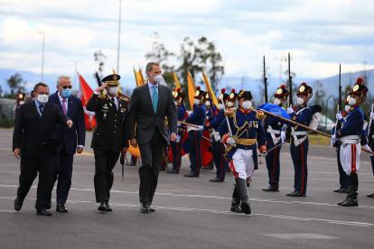 El rey Felipe fue recibido con el himno de España.