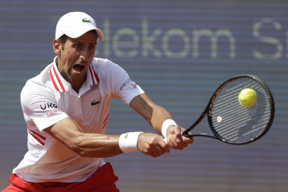 El tenista serbio venció al alemán Mats Moraing, por 6-2 y 7-6 (4), accediendo a cuartos de final.