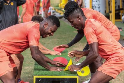 Barcelona se medirá hoy a Santos en la última fecha de la Copa Libertadores.