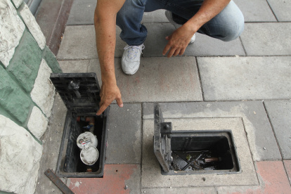 MORADORES DEL BARRIO DEL SALADO ESTAN SORPRENDIDO POR LOS ROBOS DE MEDIDORES DE AGUA 19 DE MAYO DEL 2021 GUAYAQUIL-ECUADOR