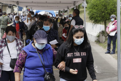 El Hospital del Adulto Mayor, en Quito, se vio concurrido en la mañana de este miércoles 26 de mayo, al reanudarse el proceso de vacunación.