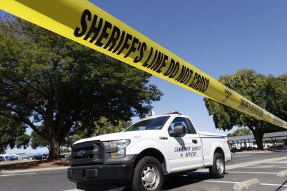 La Policía hace presencia en la Autoridad de Transporte del Valle de San José en San José, California, Estados Unidos, este 26 de mayo de 2021 donde se produjo un tiroteo que dejo nueve muertos. EFE/JOHN G. MABANGLO