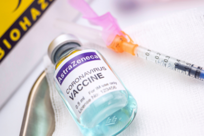 En Reino Unido se contabilizaron 15 casos de trombosis atípica de aproximadamente 9 millones de segundas dosis de la farmacéutica AstraZeneca administradas.