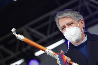 Lasso participó en la ceremonia ancestral con la que recibió el bastón de mando.