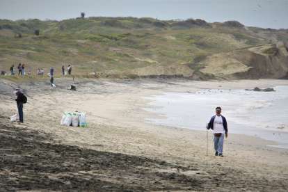 Waimea. Está ubicada en la parroquia Atahualpa. Hace apenas unos días se hizo una minga en el lugar, para que más personas se atrevan a visitar el balneario.