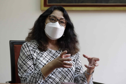 En la imagen, la primera ministra de Perú, Violeta Bermúdez.