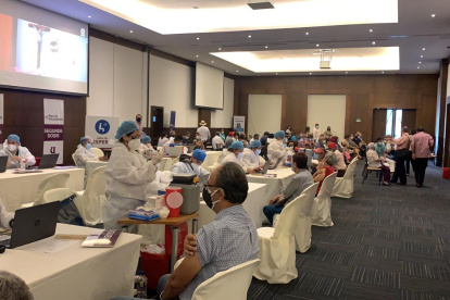 La Universidad de Especialidades Espíritu Santo (UEES) y otras que estaban prestando sus instalaciones para el proceso de vacunación, reanudaron la atención.