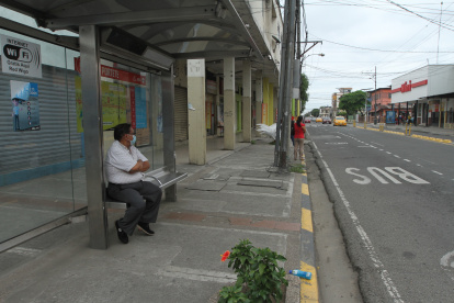 PARO DE TRANSPORTISTA DIRIGENTES DE LOS DIFERENTE COOPERATIVAS DE BUSES SUPENDIERON LA CIRCULACION DE SUS BUSES POR EL NO ACUERDO DE ALZA DE PASAJE 21 DE MAYO DEL 2021 GUAYAQUIL-ECUADOR