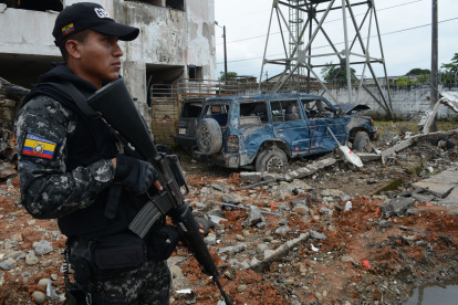El atentado al cuartel de Policia de San Lorenzo en Esmeraldas ocurrió en enero de 2018. 

 Quito 30 de Enero de 2018 Agencia(ag-extra ag-expreso-ag-quito)