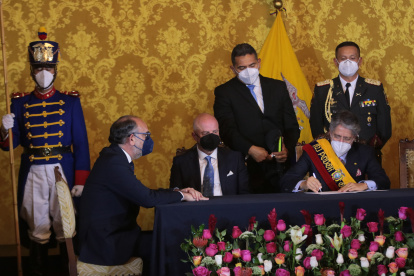 Guillermo Lasso indicó que llegarán desde China más de 500 mil vacunas anticovid.