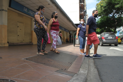 Riesgo. Hay rampas, en el sentido norte-sur, donde los ciudadanos se resbalan.