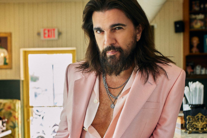 Juanes tiene 49 años.