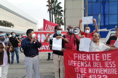 Con foto de medidor y factura en mano los ciudadanos llegaron a reclamar.