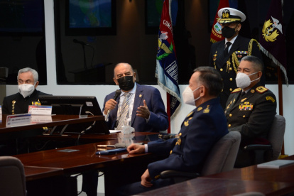 Anuncio. El ministro de Defensa Fernando Donoso anunció que habrá cambios en el CIES.