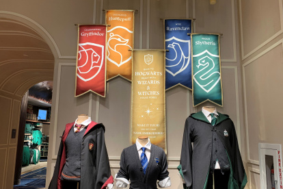 Registro fotográfico de objetos exhibidos en una tienda de Harry Potter en Nueva York (EE.UU.).
