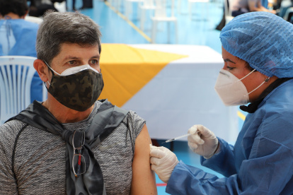 Los integrantes de la selección ecuatoriana de fútbol han recibido la primera dosis de la vacuna, entre ellos el preparador físico Sergio Chiarelli.