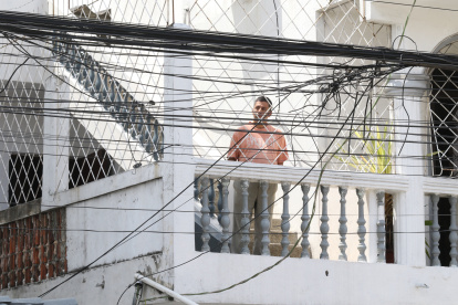 La Garzota. En las avenidas Hermano Miguel y Guillermo Pareja, quienes viven en casas de 2 o más pisos conviven ya con el problema.