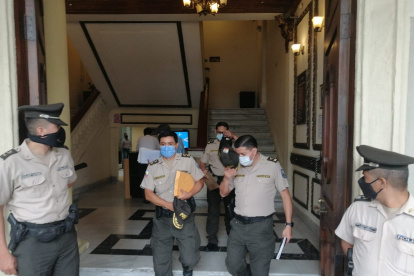 Hace unos minutos culminó una reunión a puerta cerrada entre las autoridades de la provincia.