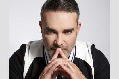 Mauricio Islas tiene 48 años.