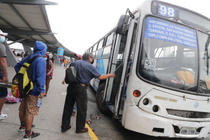 Hecho. Desde la tarde del miércoles 2 de junio rodaban al menos 100 buses.