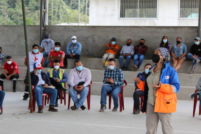 La cita congregó a autoridades, técnicos y la comunidad afectada del sitio San Luis.