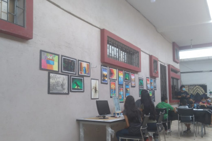 La unión de un grupo de voluntarios y artistas permitió levantar el infocentro comunitario.