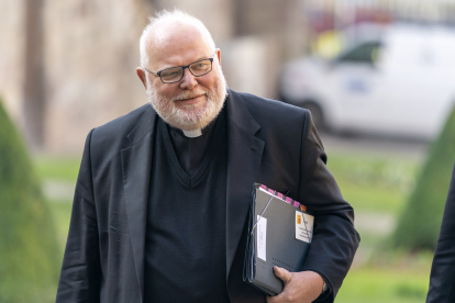 Fulda (Germany).- (FILE) - Archbishop of Munich, Cardinal Reinhard Marx, arrives at the plenary session of the German Bishops" Conference in Fulda, Germany, 22 September 2020 (reissued 04 June 2021). Cardinal Reinhard Marx has offered his resignation to Pope Francis 04 June 2021. Marx was under criticism from victims of abuse over his unclear role in the scandal of sexual abuse by priests and other members of the Cologne Archdiocese. (Papa, Alemania, Colonia) EFE/EPA/RONALD WITTEK *** Local Caption *** 56856458 Cardinal Marx offers resignation