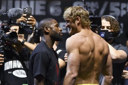 En un show de principio a fin, Paul resistió ocho asaltos ante Mayweather.