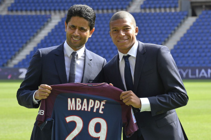 El presidente del PSG, Al-Khelaifi, aseguró que Mbappé no dejará el club en la siguiente temporada.
