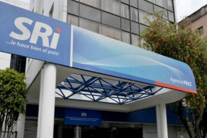 Usuarios gestionan trámites en una de las oficinas del ente recaudador.