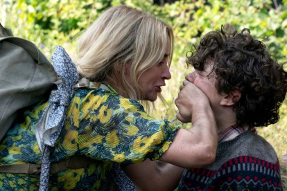 Ruidos y silencios se mezclan para generar momentos de tensión inesperados.