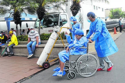 Urgencia. En los momentos más críticos de la COVID se incrementa la demanda de oxígeno. Hay locales que alquilan los cilindros, otros solo venden.