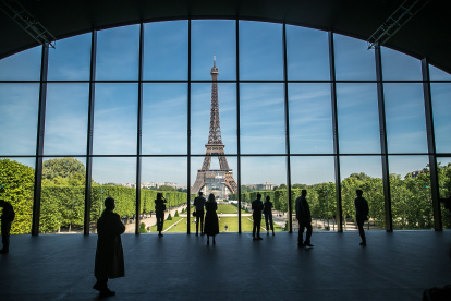 Vista de la Torre Eiffel desde el Grand Palais Ephemere en París, Francia este miércoles.