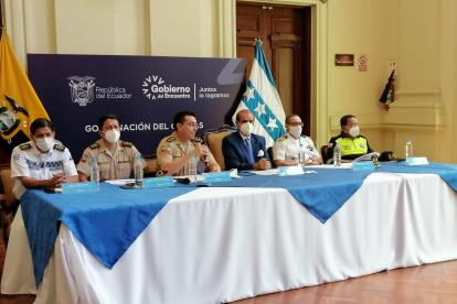 La reunión se llevó a cabo hace unos minutos en la Gobernación, en Guayaquil.