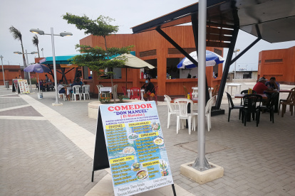 Playas. Los espacios gastronómicos están ubicados en el malecón.