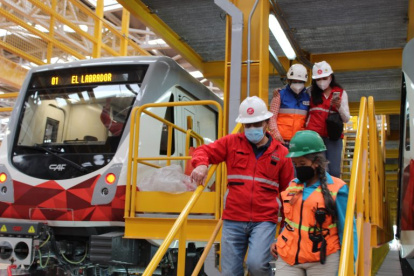 Tecnicos participan de un taller sobre emergencias en líneas subterraneas.