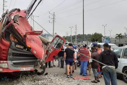 Hecho. El camión se estrelló este viernes 11 de junio, a la altura del mercado Casuarina.