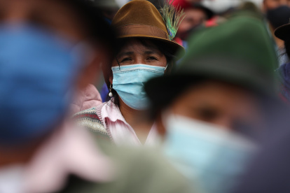 La movilización indígena, que empezó con un ritual ancestral de purificación, recorrió varias calles de la céntrica ciudad de Latacunga.