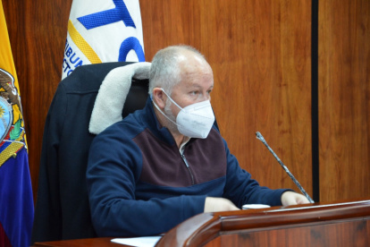 El juez Torres había pedido había recusado al presidente Arturo Cabrera quien, sin embargo, votó a favor de rechazar la queja.