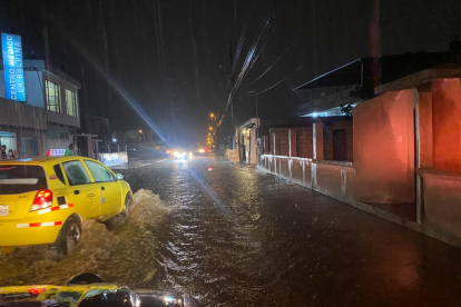 Hasta el momento no se reportan heridos tras la lluvia.