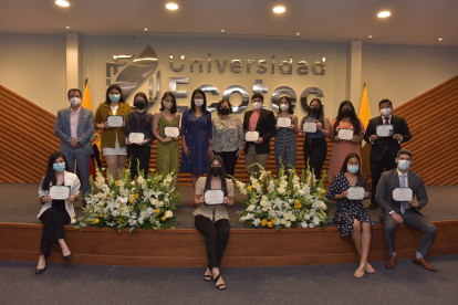 Los estudiantes más destacados de la Universidad Ecotec recibieron reconocimientos.