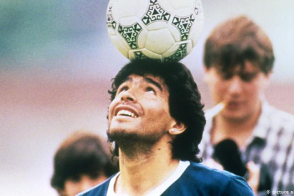 En el partido Argentina-Chile darán homenaje a Diego Maradona.